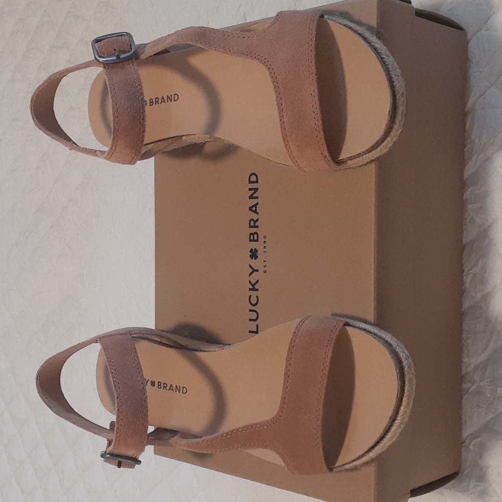 Lucky Brand, tan leather sandal size 9.5